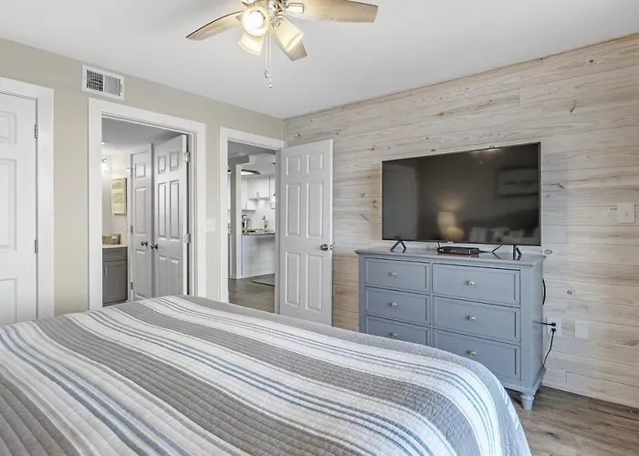 Compass Point Unit 208 *